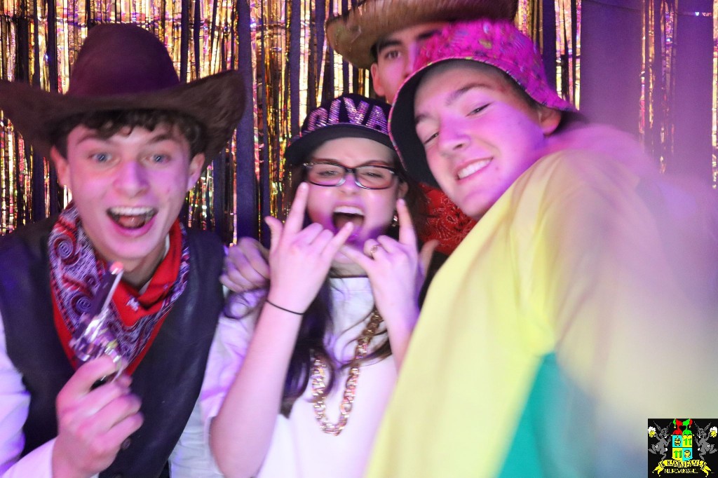 ../Images/Jeugd Opwarmbal Photobooth 086.jpg